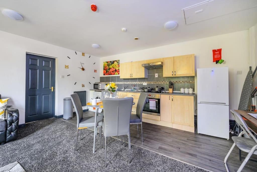 -F5Gh- For Relaxed & Cosy Stay, Free Parking, Wifi Leeds  Eksteriør billede